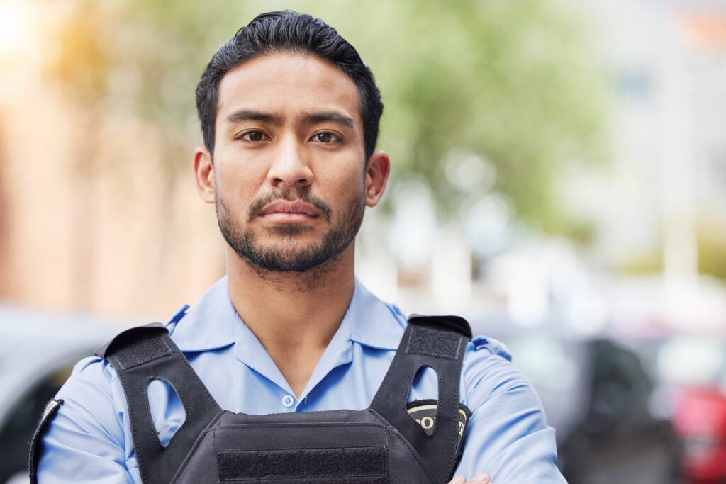 ESS Group ofrece servicios de guardias de seguridad altamente capacitados en Santiago para proteger su empresa y activos