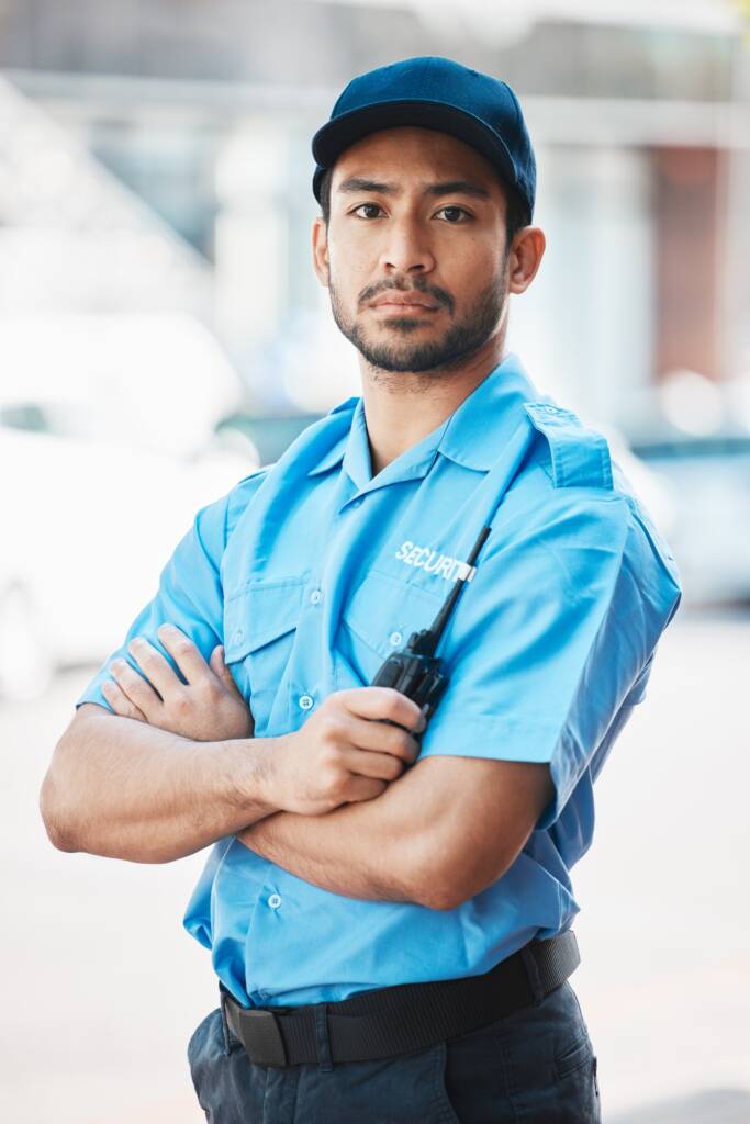 ESS Group ofrece servicios de guardias de seguridad altamente capacitados en Santiago para proteger su empresa y activos